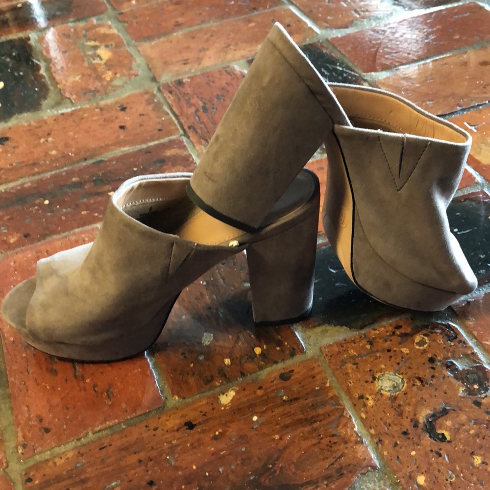 Mossimo Supply Co. Tan Mules - Picture 2 of 8